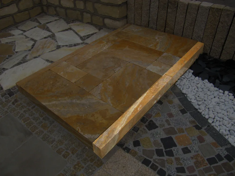 Travertinkantenstein Scabos Yellow gesägt 8x25x100 cm